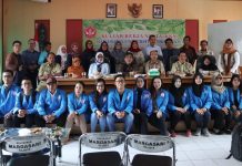 Mahasiswa Universitas Tridharma data IPAL Kampung Atas Air