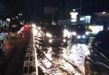Hujan Sebentar  Depan Hotel Maxone Macet