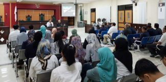 Jaga Linkungan Kerja Bersih Narkoba, PN Balikpapan Adakan Sosialisasi P4GN dan Tes Urin