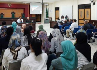 Jaga Linkungan Kerja Bersih Narkoba, PN Balikpapan Adakan Sosialisasi P4GN dan Tes Urin
