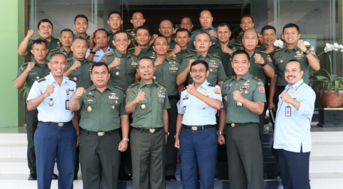 Kasdam Brigjen TNI Richard Tampubolon Sambut Tim Audiensi Kajian Daerah Setjen Wantannas di Makodam VI Mulawarman