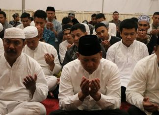 Kapolda Laksanakan Sholat Tarawih di Masjid Al-Ikhlas Mapolda Kaltim
