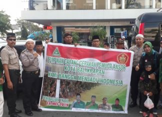 Gerakan Pemuda Ansor Balikpapan Bagi-bagi Ta’jil