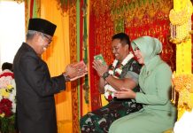 KASAD, Andika Perkasa dan Istri di Sambut Upacara Adat Peusijuek Setiba di Aceh