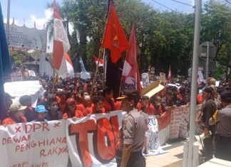 Ribuan Mahasiswa Tuntut Presiden Jokowi Segera Terbitkan Perppu