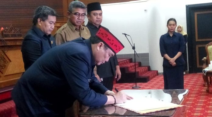 Sidang Paripurna XI Masa Sidang III DPRD Kubar di Hadiri Bupati FX. Yapan, SH.