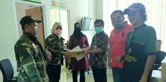 Peduli Petugas Medis, PC-GP Ansor Bersama Pemuda Lintas Agama Balikpapan Berikan Suplemen dan Vitamin di RS Kanujoso