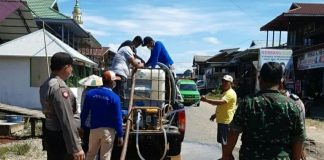 Ahmad Syaiful bersama Relawan ASA Semprotkan disinfektan di Rumah Warga, Pelabuhan dan Terminal