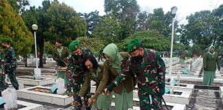 Sambut HUT Kodam VI/Mlw ke 62, Mayjen TNI Subiyanto Pimpin Upacara Tabur Bunga di TMP Dharma Agung Balikpapan