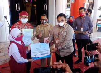 Pemkot Balikpapan Bagikan Bantuan Subsidi SPP Bagi Sekolah Swasta