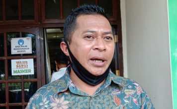 Usai Gelar Rapat Pleno Tertutup, KPU Manggarai Serahkan Sendiri SK Penetapan Langsung ke Paslon