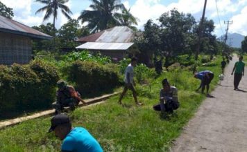 Bhabinkamtibmas dan Babinsa di Lembor, Kompak Kerja Bakti Bersama Warga