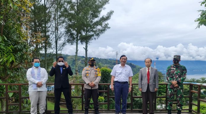 Kapolres Sambut Kedatangan Menteri Luhut Binsar Panjaitan di Simalungun