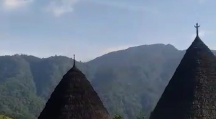 Gunakan Helikopter untuk Kunjungan Wisata Ke Wae Rebo, Ada Agenda Terselubung?
