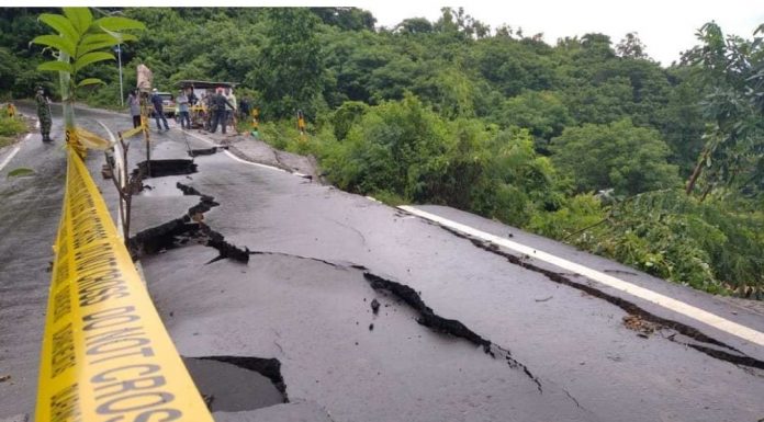 Hujan Deras dan Terus Menerus, Akibatkan Jembatan dan Jalan Rusak Parah di Loteng