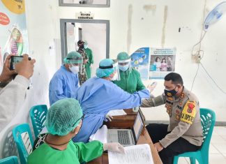 Kapolres Bersama Tokoh Manggarai Barat Jadi Yang Pertama Disuntik Vaksin Sinovac