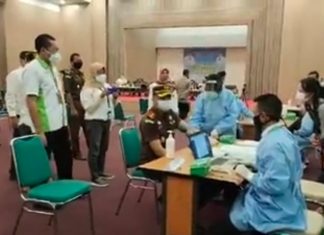 Forkopimda Loteng Jadi yang Pertama Disuntik Vaksin Sinovac, Pelaksanaan di Kantor Bupati