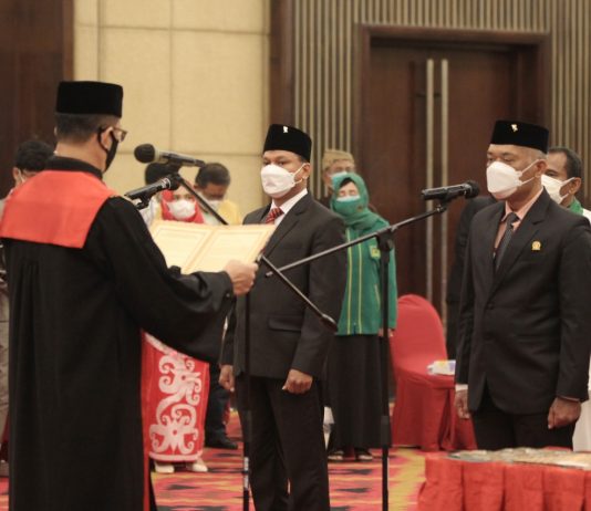 Budiono dan Pantun Gultom Dilantik Bersamaan