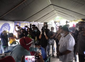 Pedagang Pasar Klandasan Jalani Vaksinasi Covid-19