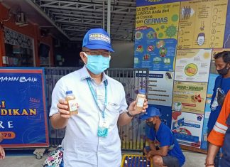 Peduli Covid-19, AHB Gelar BakSos Bagikan Jamu dan Handsanitizer Gratis