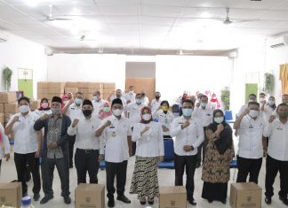 Didampingi Ketua TP PKK, Bupati Sergai Salurkan Bantuan Prokes di Jajaran Dinas Pendidikan