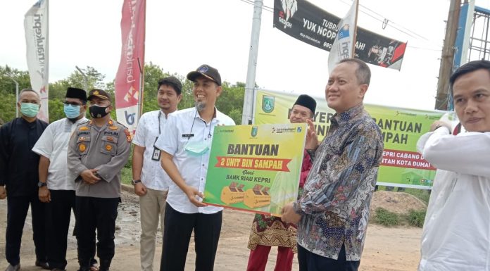 Peduli Ligkungan, Bank Riau Kepri Sumbang 2 Unit BIN Sampah ke Pemko Dumai