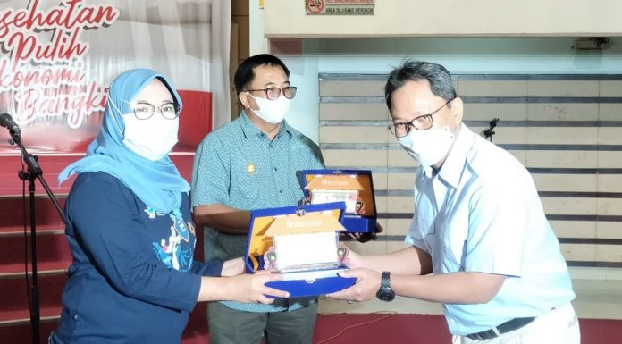 Bank Indonesia Apresiasi Nakes Balikpapan Dengan Membagikan Uang Pecahan 75 Ribu