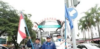 Peringati HUT RI ke 76, AHB Pimpin Pengurus DPD NasDem Balikpapan Ikuti Detik-detik Proklamasi di Traffic Light Balikpapan Baru