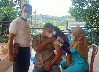 Gandeng Tokoh Masyarakat Balut, Kesdam VI Mulawarman Gelar Vaksinasi di Rumah H.Roni