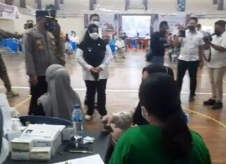Bersama Forkopimda Paser, Wabup Masitah Tinjau Pelaksanaan Gebyar Vaksinasi di GOR Indoor Tapis