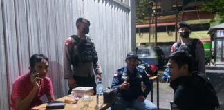 Patroli Sambang Dialogis, Brimob Kaltim Ingatkan Warga Jaga Keamanan Lingkungan