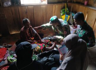 Dengar Ada Yang Sakit, Satgas Yonif 126/KC Langsung Sambangi dan Obati Warga Kampung Somografi Papua