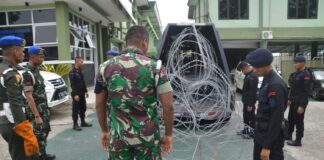 Tingkatkan Kemampuan dan Kekompakan Penggunaan Security Barier, Brimob Kaltim Gelar Latihan Bersama Pomdam VI/Mlw