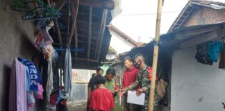 Babinsa Joyotakan & Linmas Bantu Warga Yang Alami Gangguan Jiwa