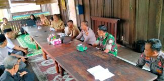 Perkuat Sinergritas Tiga Pilar, Babinsa Andong Laksanakan Komsos Bersama Perangkat Desa Binaan