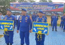 Tingkatkan Motivasi Kerja Anggota, Dir Polairud Polda Kaltim Bagikan Paket Umroh