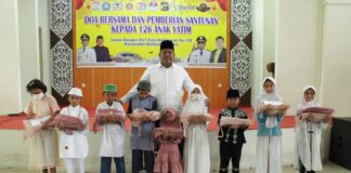 Gelar Doa Bersama dan Bagikan Santunan Kepada 126 Anak Yatim di Balut, Ini Harapan Adi Firmansyah