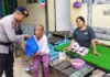 Jum’at Berkah: Brimob Polda Kaltim Berikan Vitamin dan Sembako Kepada Warga, Dansat Brimob: Ini Juga Bentuk Kepedulian Penurunan Stunting