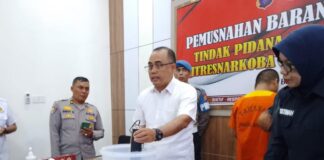 Gelar Pemusnahan Barang Bukti Sabu 11,50 Gram, Ditresnarkoba Polda Kaltim Hadirkan Tersangka R