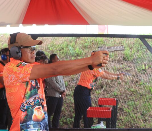 Pangdam VI/Mlw Hadir dan Ikuti Lomba Menembak Kapolda Kaltim Cup 2023