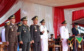 Kapolda Kaltim Hadiri Upacara Peringatan HUT RI Ke-78 di Stadion Gelora Kadrie Oening Samarinda