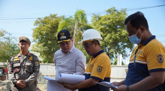 Tak Ingin Hanya Dengar Laporan, Bupati Fahmi Langsung Sambangi Proyek Pemerintah