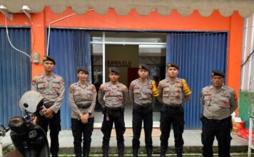 Jelang Hari H Pemilu 2024, Personel OMB Polresta Balikpapan Tingkatkan Pengamanan Kantor Bawaslu