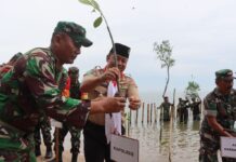 Hadiri Upacara Pembukaan Pembinaan Pramuka Saka Wira Kartika, Kapolresta Balikpapan Ikut Tanam Mangrove