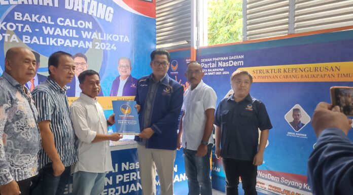 Tim H Karmin Ambil Formulir Pendaftaran Bacalon Walikota Balikpapan di DPD Nasdem