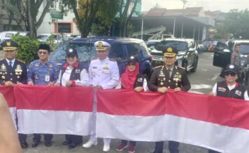 Peringati Hari Kelahiran Pancasila 2024: Kesbangpol Balikpapan Bagikan 1000 Bendera kepada Masyarakat