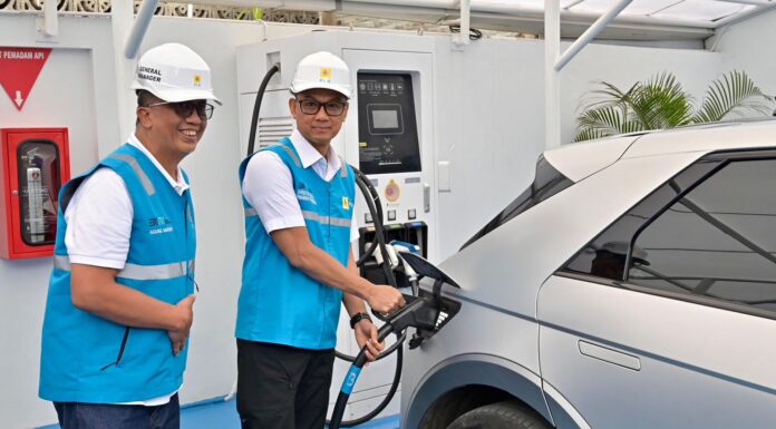 Tinjau SPKLU Bandung, Dirut PLN Pastikan Seluruh Infratruktur EV Siap Layani Masyarakat 24 Jam