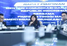 Menkomdigi Meutya Hafid Tegaskan Kekompakan dalam Rapat Perdana Pascapelantikan Pejabat Baru