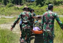 Satgas Pamtas RI–Malaysia Evakuasi Warga Sakit dari Pedalaman Malinau