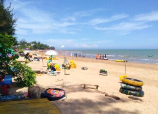 Pengelola Bantah Isu Larangan Bawa Tikar di Pantai Manggar, Tegaskan Tarif Sesuai Perda